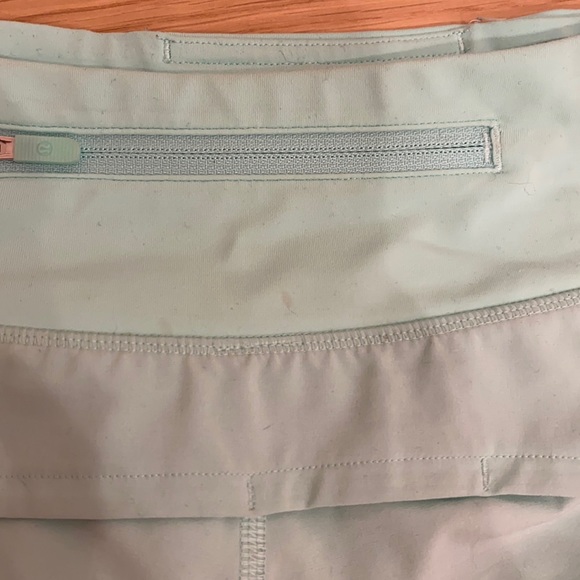 Lululemon athletic speed up short 2.5 inch - Picture 4 of 4